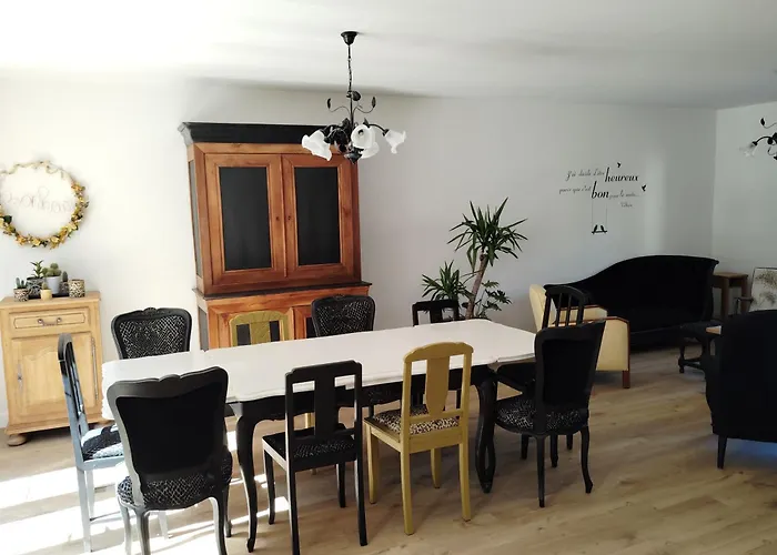 Maison De Famille Nyaraló *